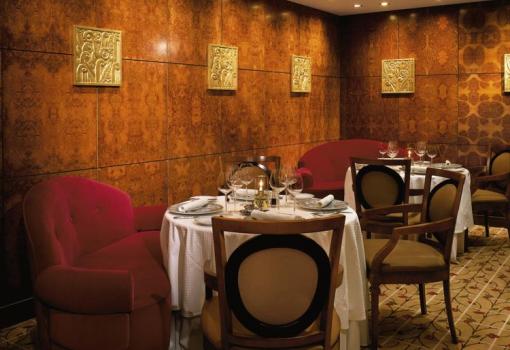 Mesas del elegantísimo Restaurante Normandie